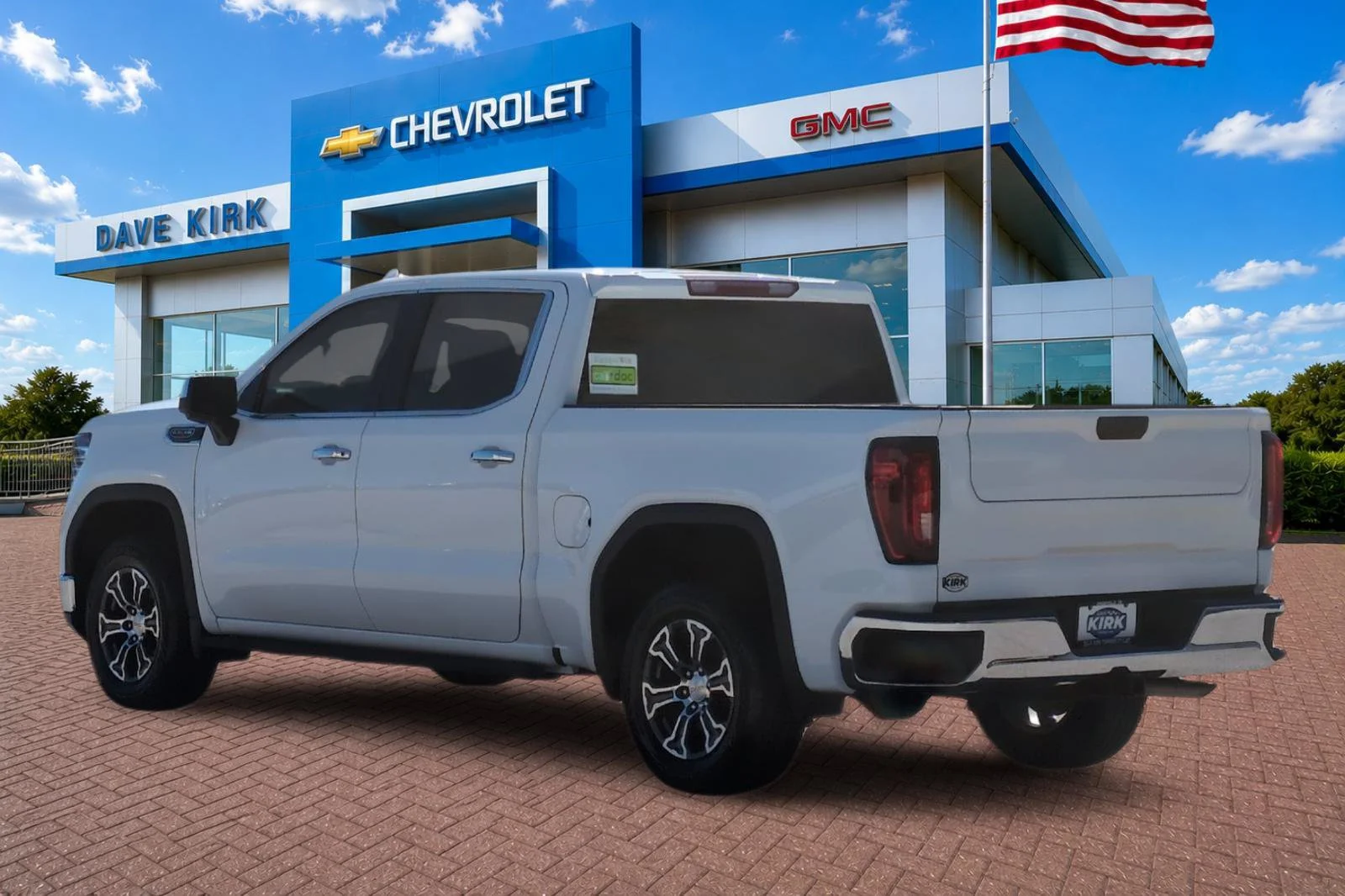 Used 2025 Summit White GMC SLT image 5