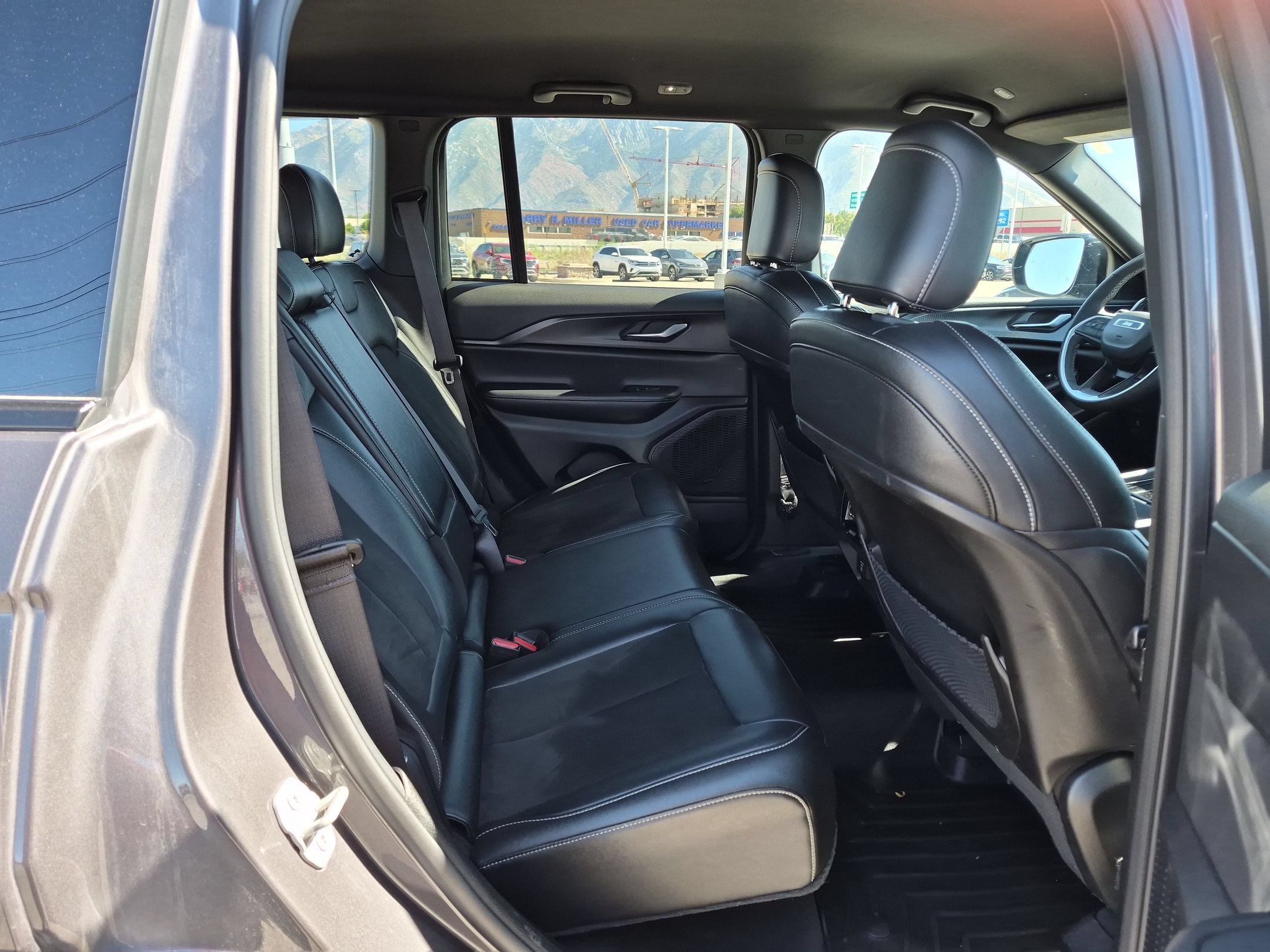 Used 2024 Baltic Gray Metallic Clearcoat Jeep Altitude image 29
