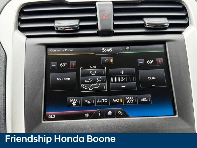 Used 2016 Blue Ford SE image 23