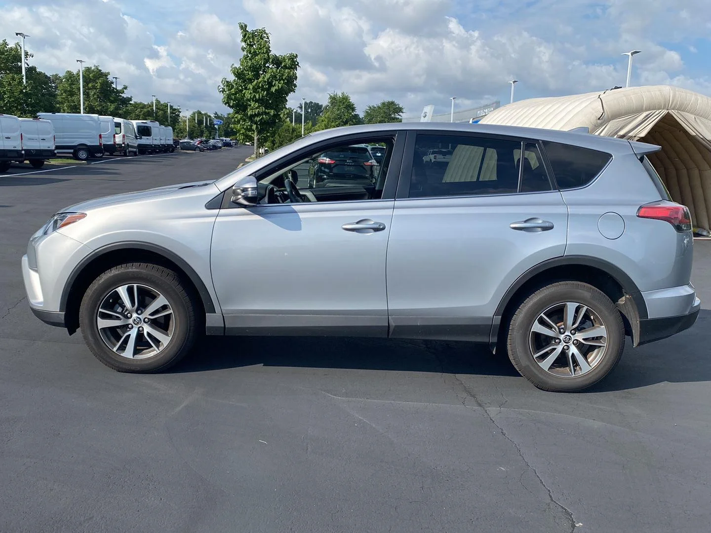 Used 2018 Silver Sky Metallic Toyota XLE image 4