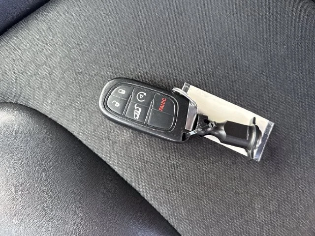 Used 2019 Velvet Red Pearlcoat Jeep Latitude Plus image 28