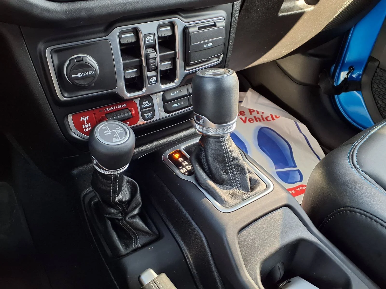 Used 2024 Hydro Blue Pearlcoat Jeep Rubicon image 8