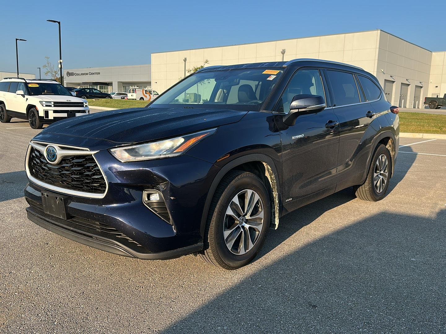 Used 2020 Toyota Highlander XLE with VIN 5TDHBRCHXLS512868 for sale in Kansas City