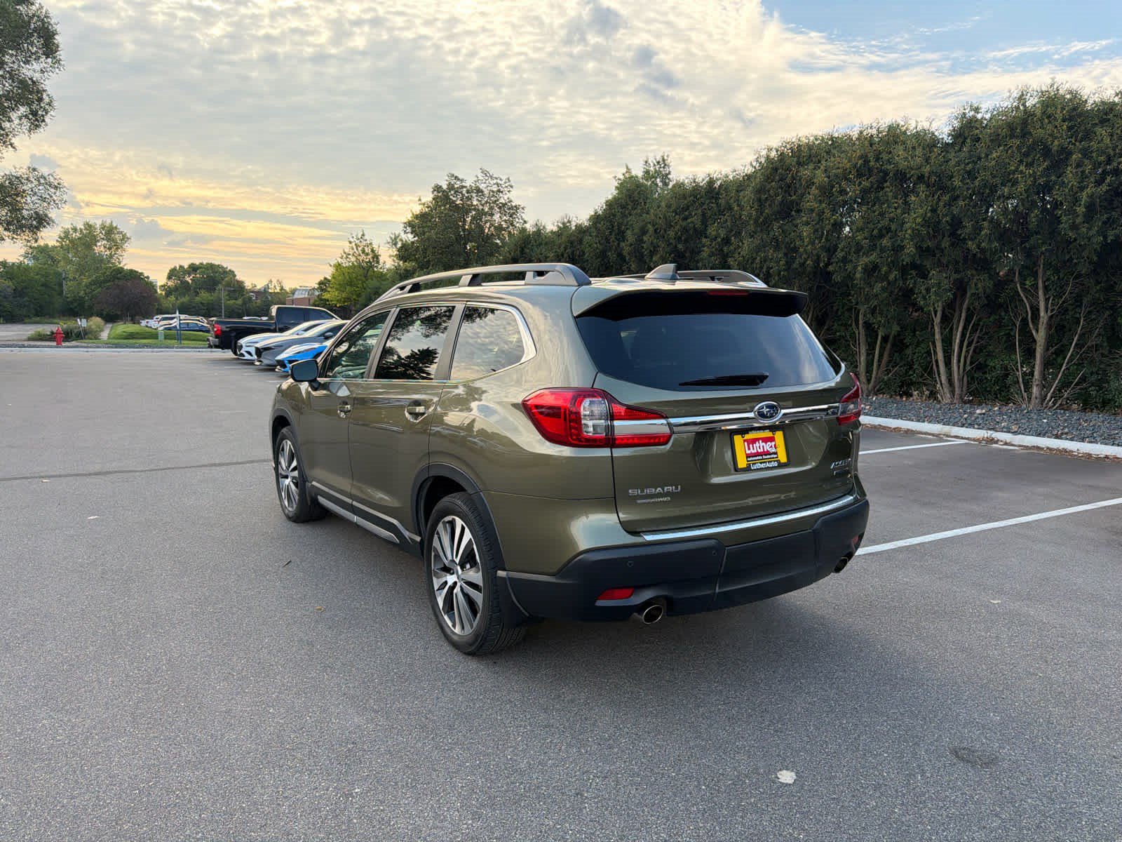 Used 2022 Autumn Green Metallic Subaru Limited image 3