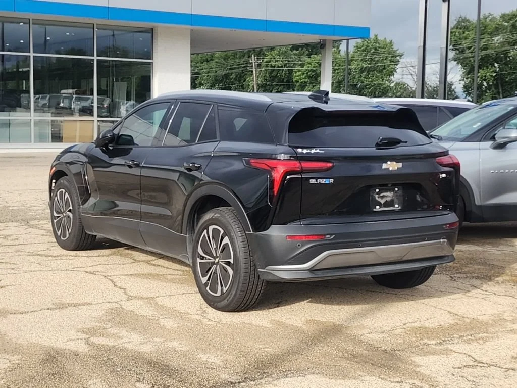 Used 2024 Chevrolet Blazer EV LT with VIN 3GNKDBRJ5RS221546 for sale in Pekin, IL