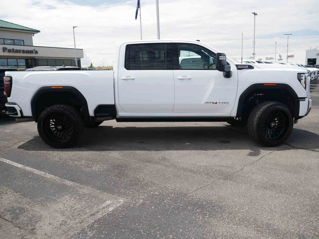 Used 2025 White GMC AT4 image 30