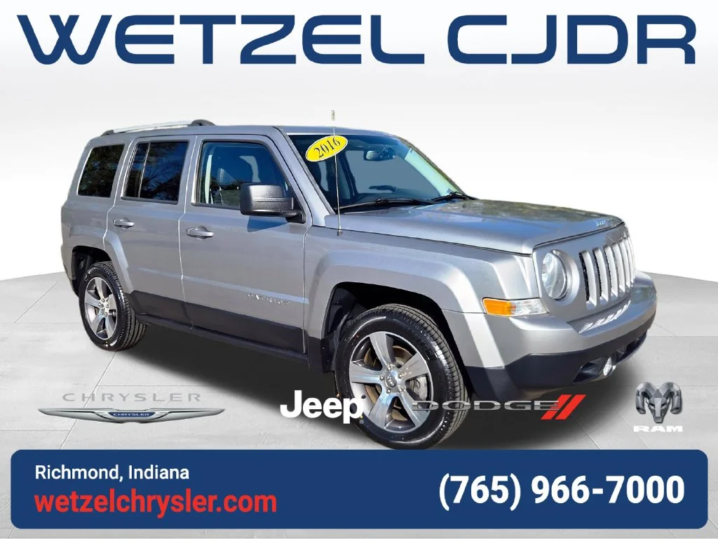 Used 2016 Silver Jeep Latitude image 1