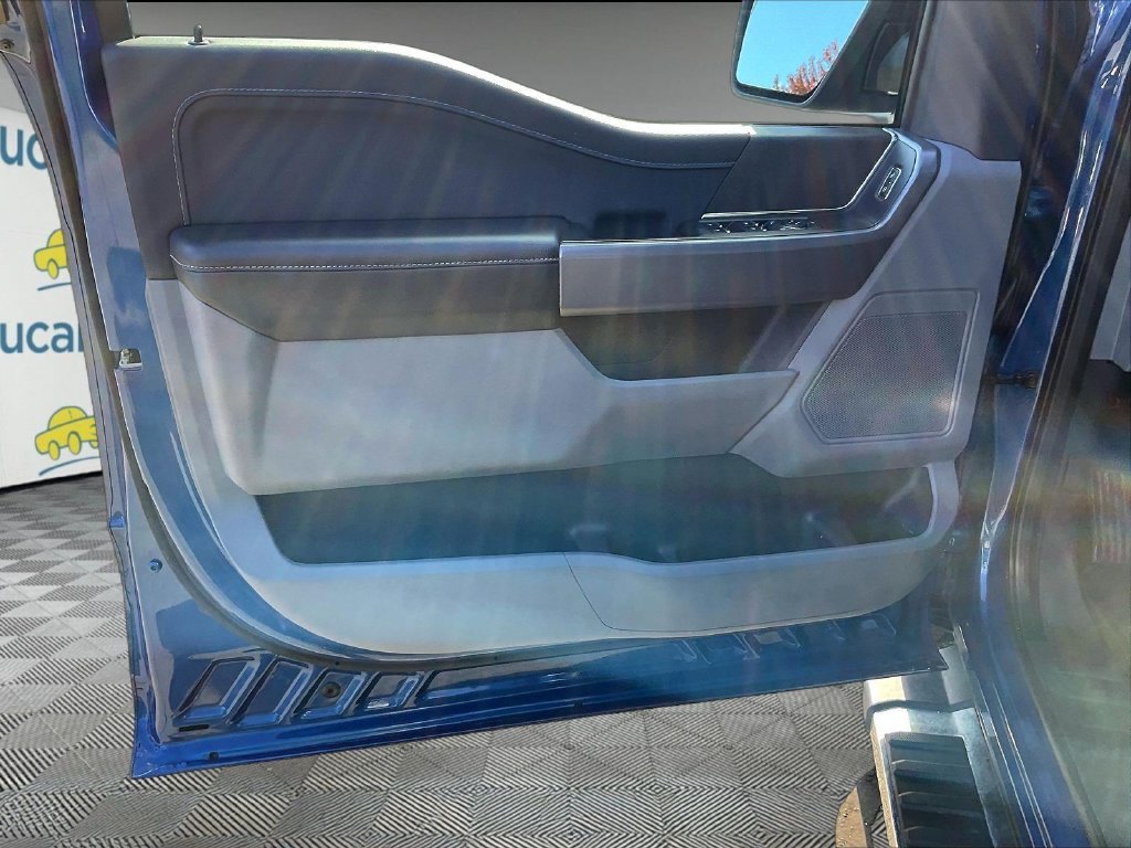 Used 2025 Blue Metallic Ford XLT image 9