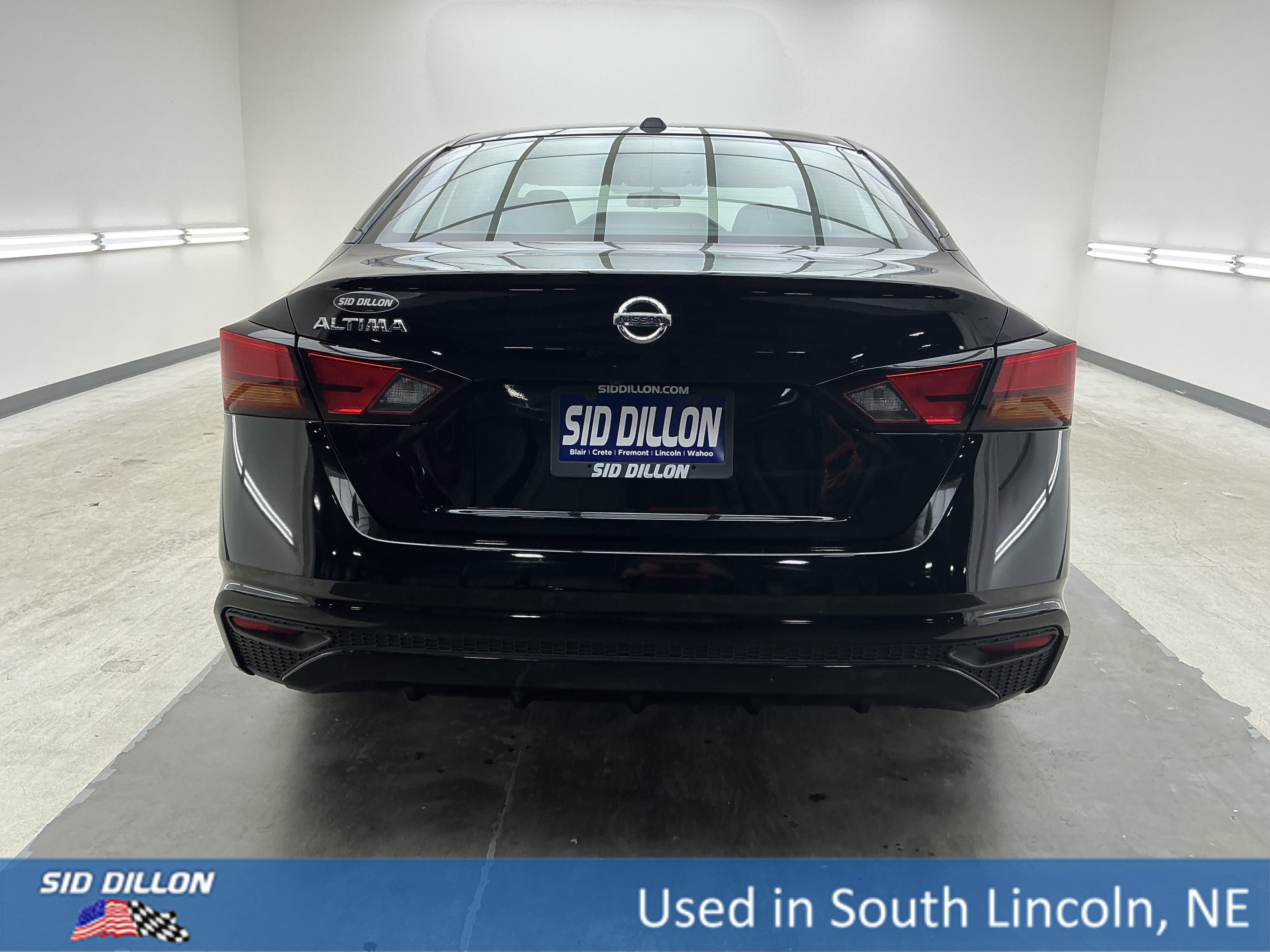 Used 2020 Super Black Nissan 2.5 S image 5