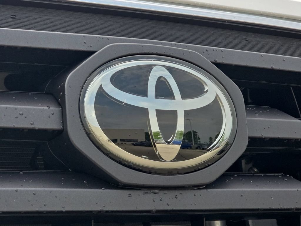 Used 2023 White Toyota SR5 image 35