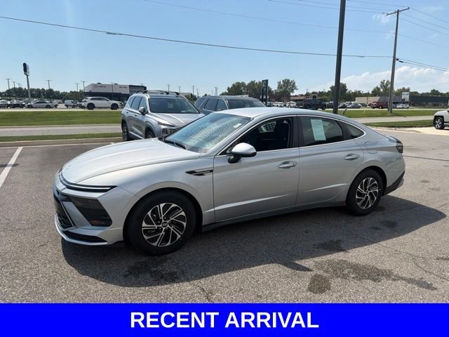 Used 2026 Silver Hyundai Blue image 9