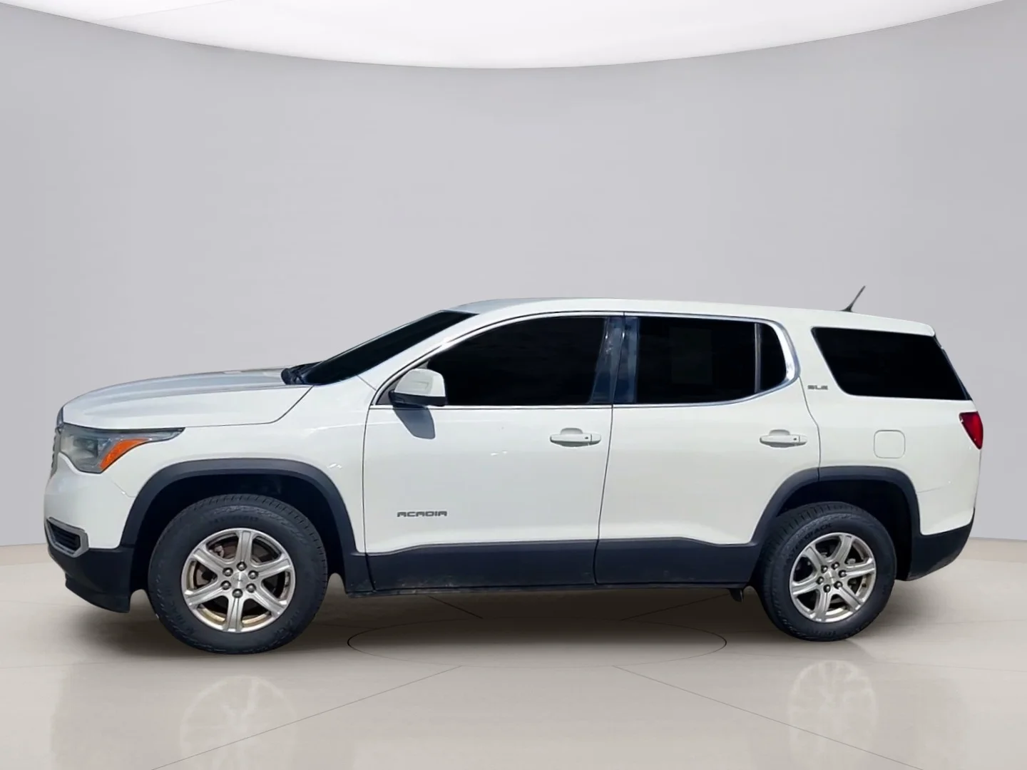 Used 2017 White Gmc SLE image 2