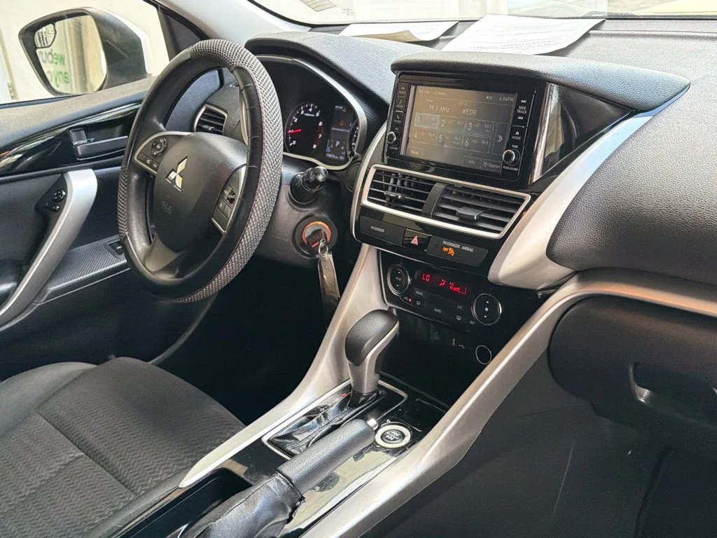 Used 2020 White Mitsubishi ES image 17