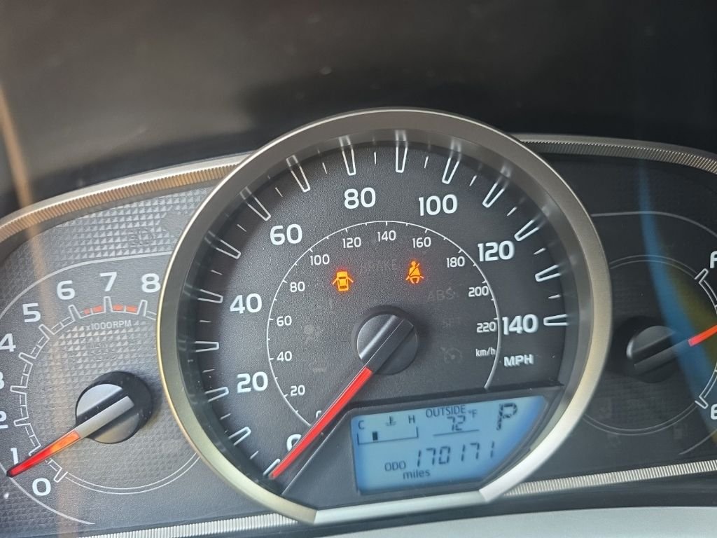 Used 2013 White Toyota XLE image 11