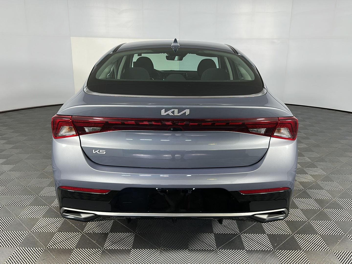 Used 2023 Everlasting Silver Kia LXS image 22