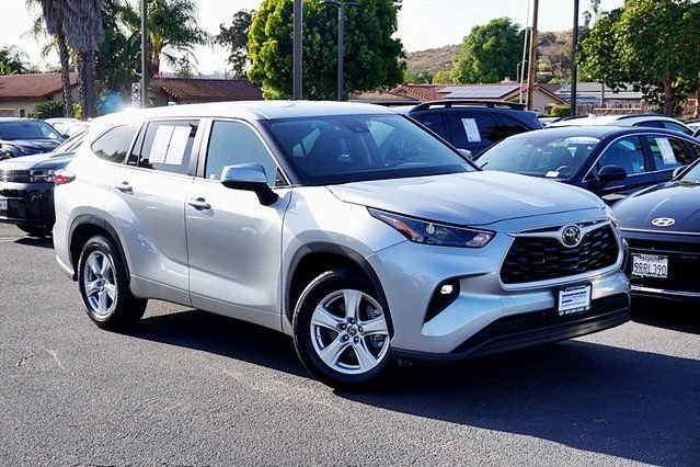 Used 2025 Silver Toyota LE image 2