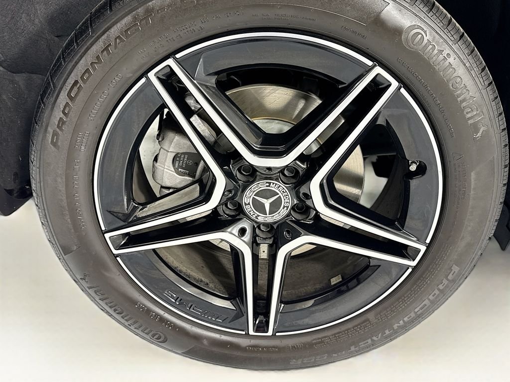Used 2025 Night Black Mercedes-Benz GLB 250 image 33