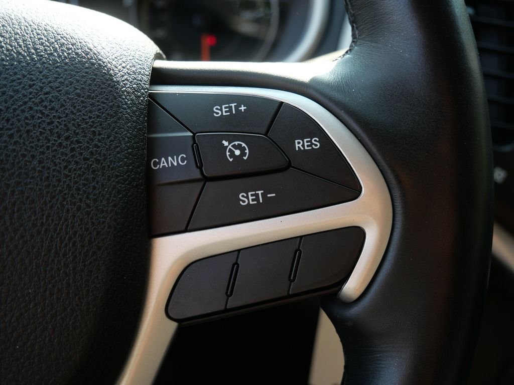Used 2017 Silver Jeep Trailhawk image 19