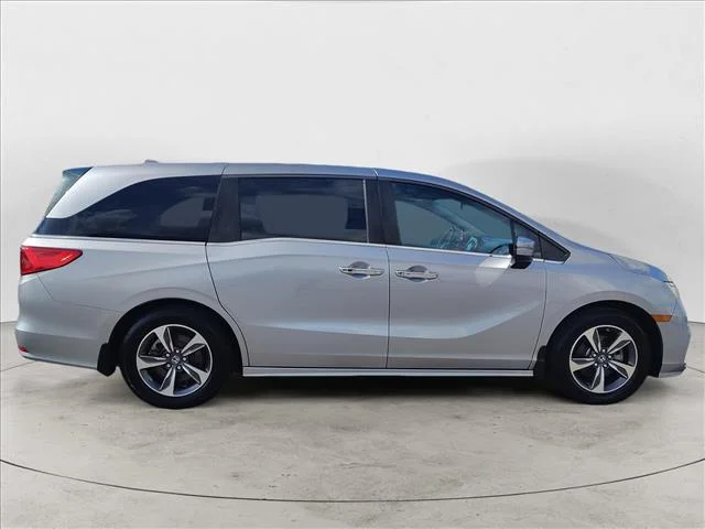 Used 2018 Silver Honda TOURING AUTO image 5