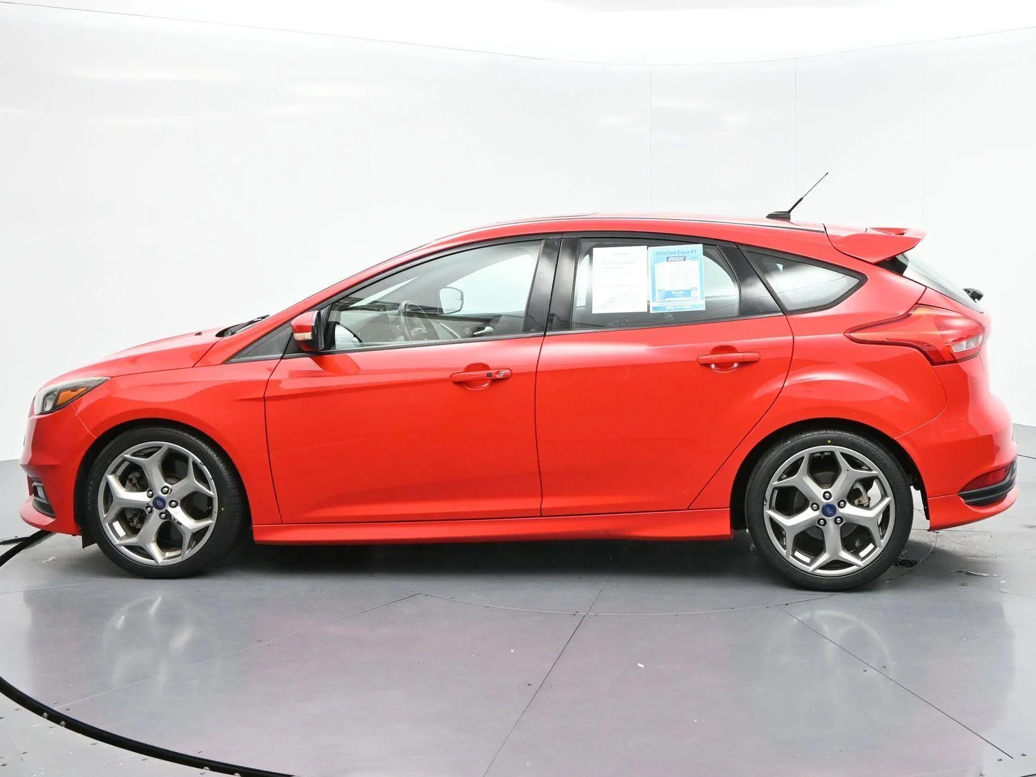 Used 2016 Race Red Ford ST image 5