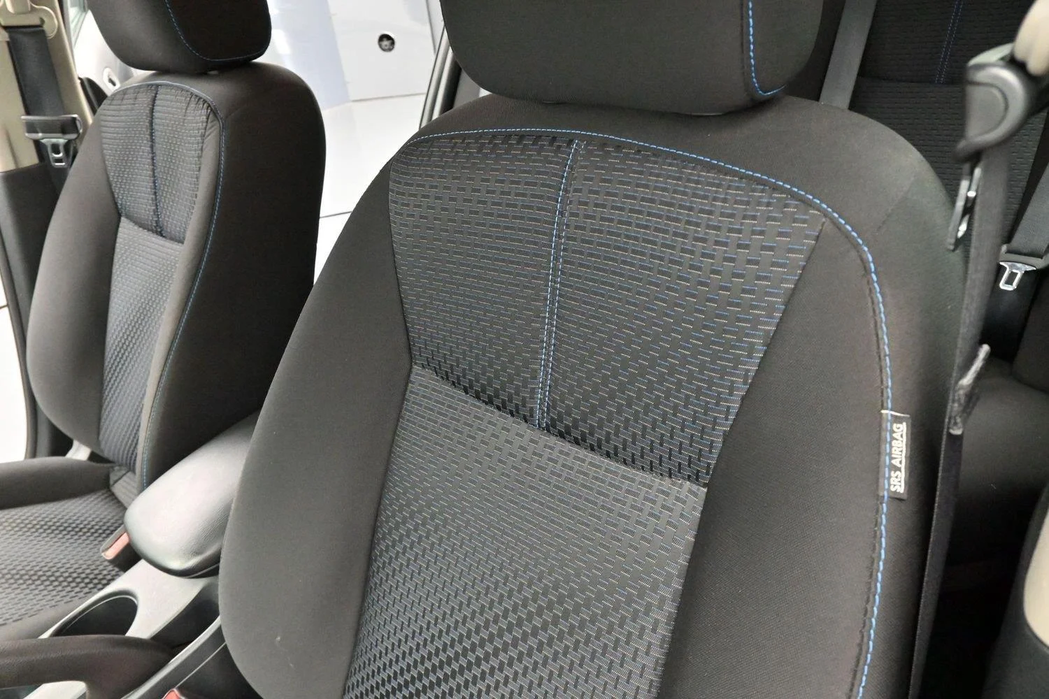 Used 2017 Brilliant Silver Nissan SR Turbo image 13