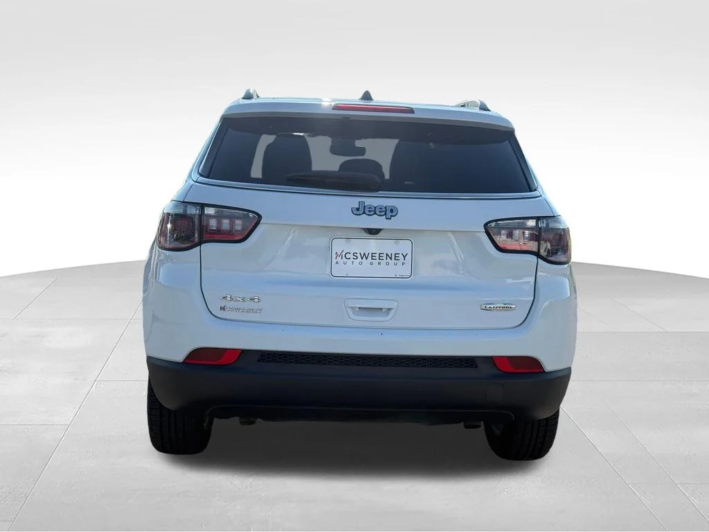 Used 2024 White Jeep Latitude image 27