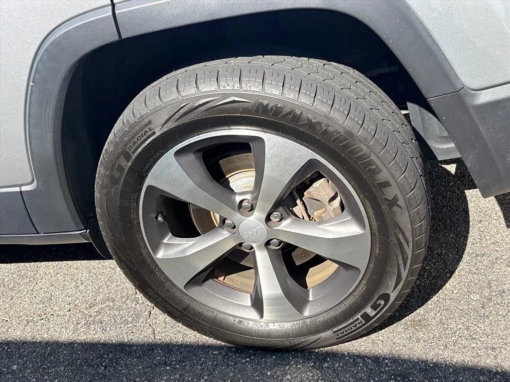 Used 2022 Silver Jeep Limited image 12