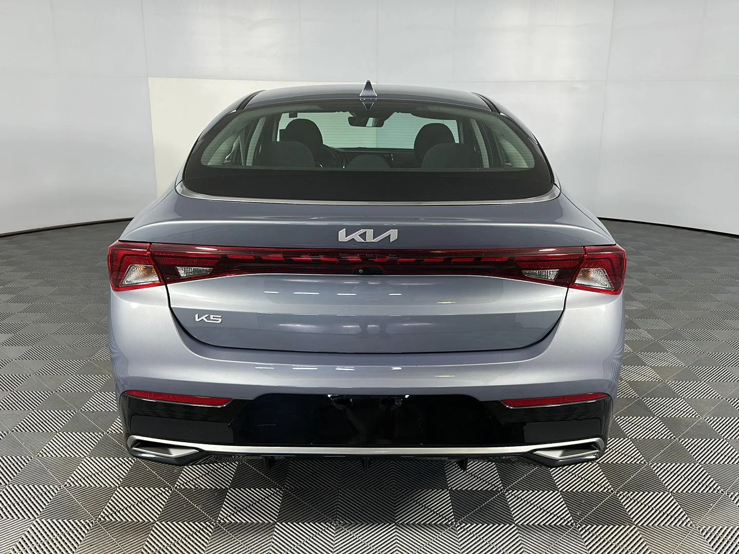 Used 2023 Everlasting Silver Kia LXS image 22