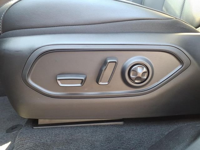 New 2026 Baltic Gray Metallic Clear-Coat Exterior Paint Jeep Limited Reserve image 15