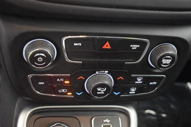 Used 2018 Red Jeep Latitude image 32