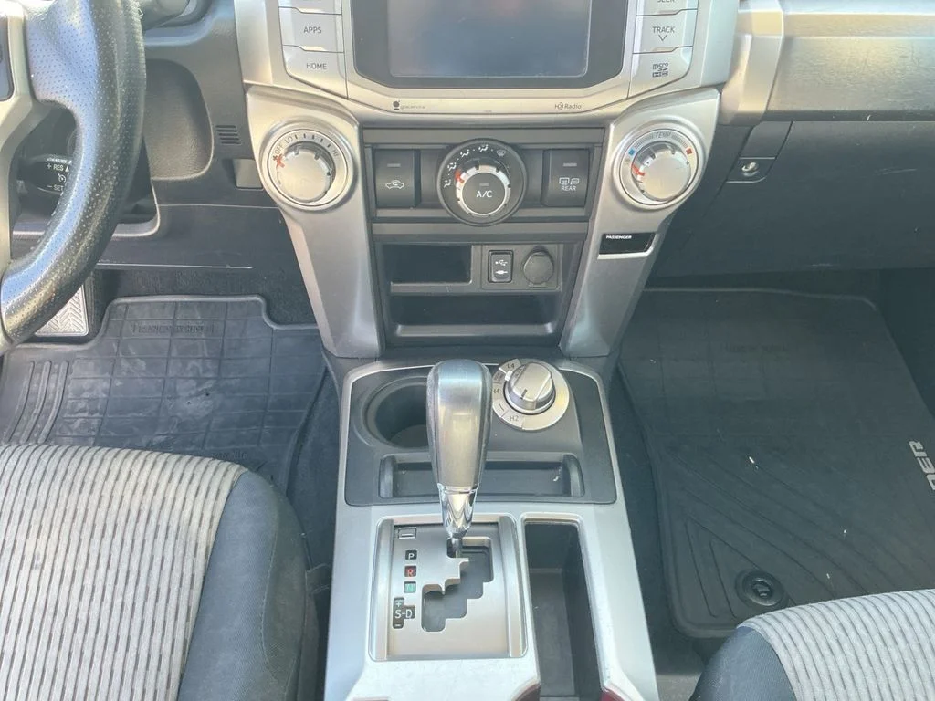 Used 2015 Silver Toyota SR5 image 11