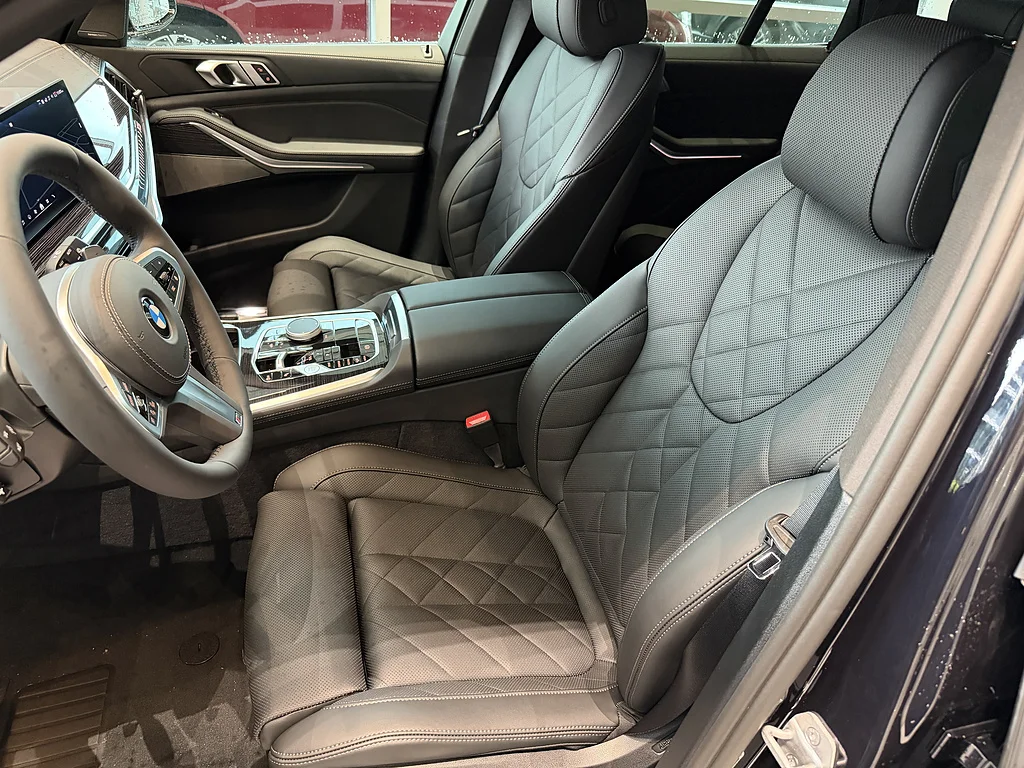 New 2026 Carbon Black Metallic BMW xDrive40i image 12