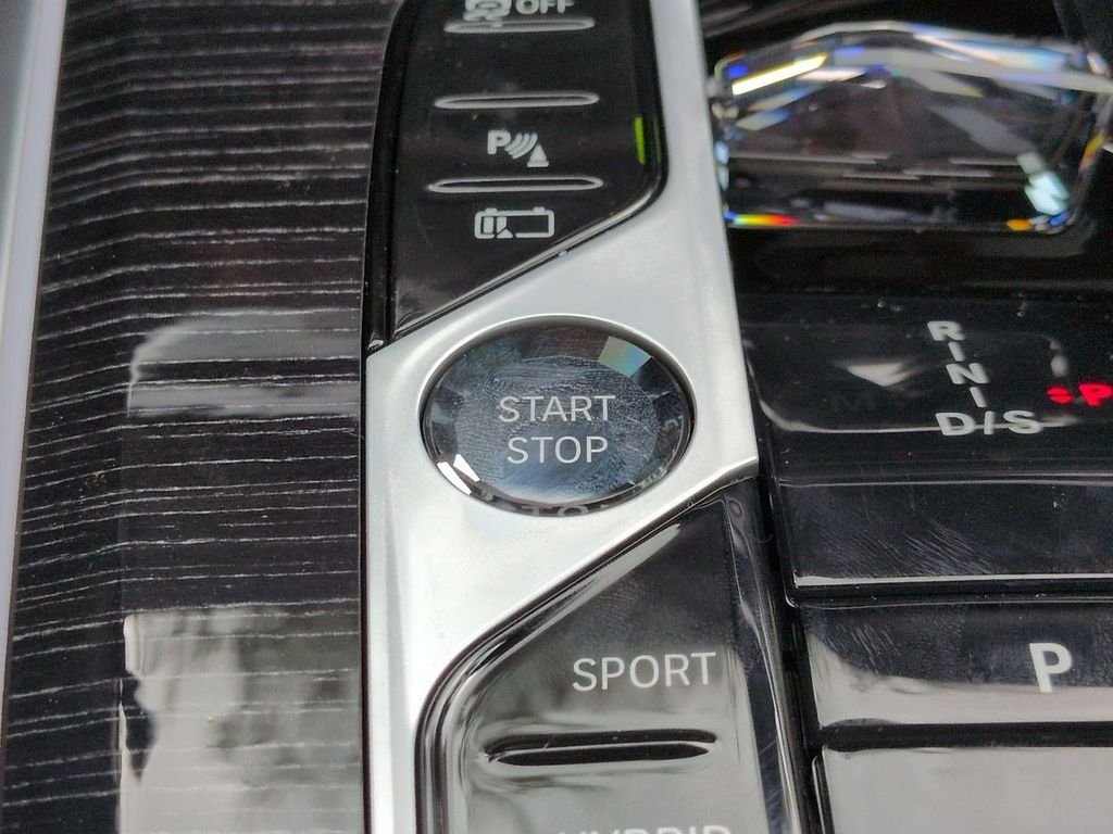 New 2026 Mineral White Metallic BMW xDrive50e image 29