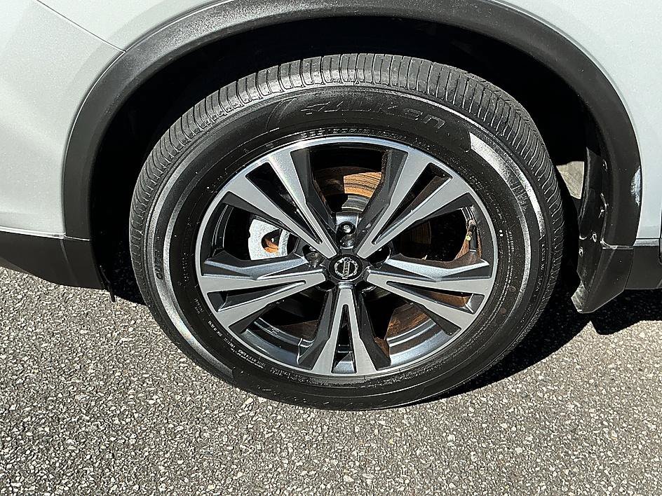 Used 2019 Brilliant Silver Metallic Nissan SV image 8
