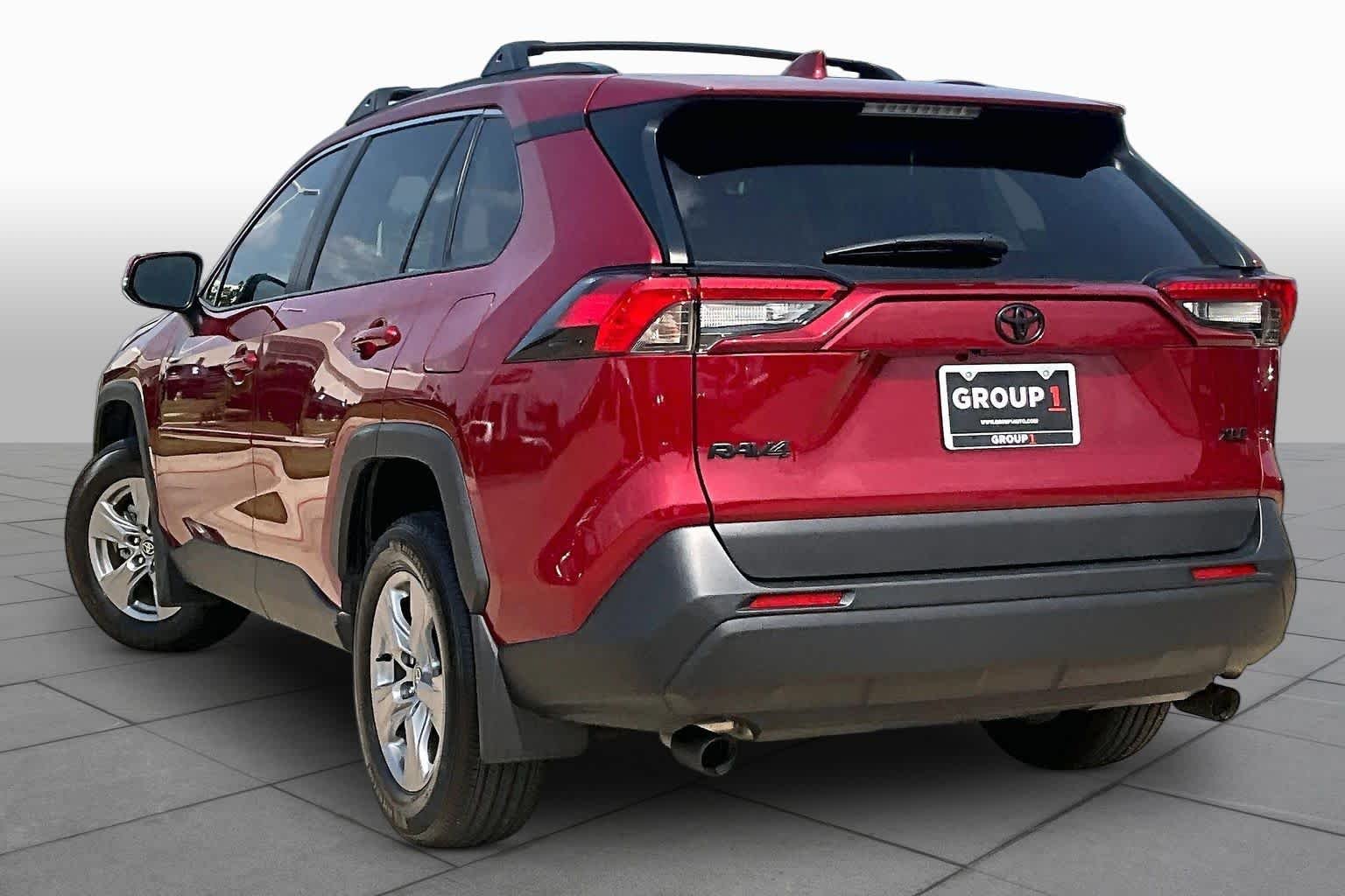 Used 2025 Ruby Flare Pearl Toyota XLE image 12