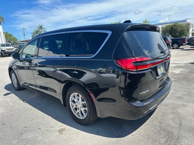 Used 2023 Black Chrysler Touring L image 2