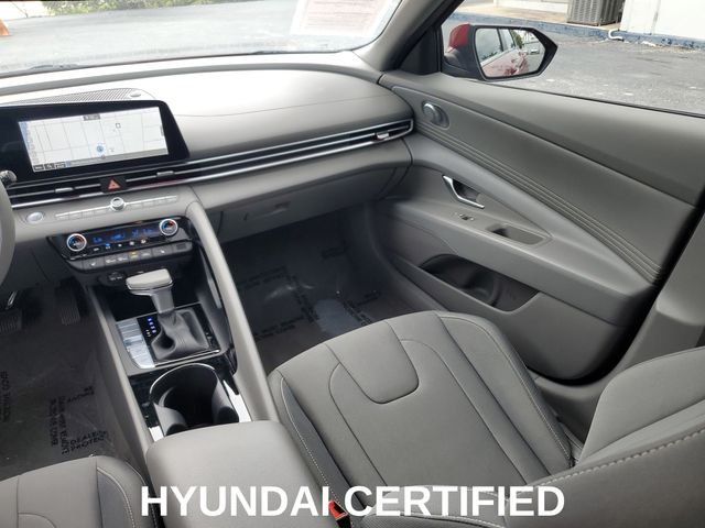 Used 2025 Red Hyundai SEL Convenience image 24