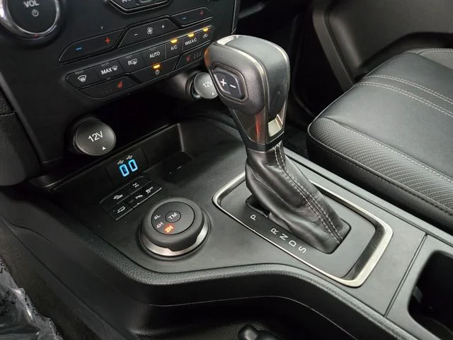 Used 2023 Green Ford Lariat image 22