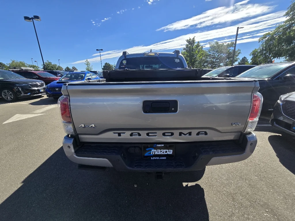 Used 2017 Silver Sky Metallic Toyota Limited image 4