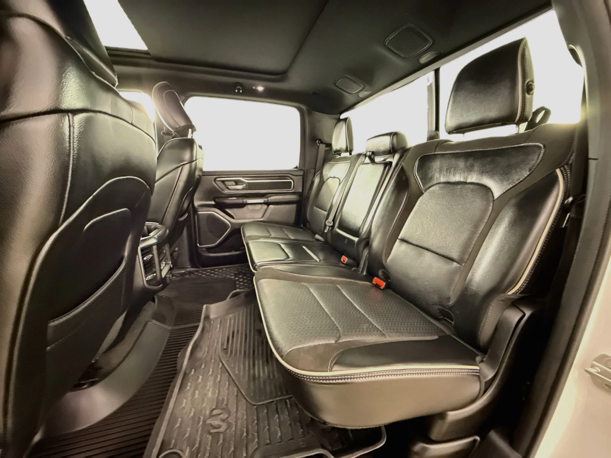 Used 2024  Ram Laramie image 27