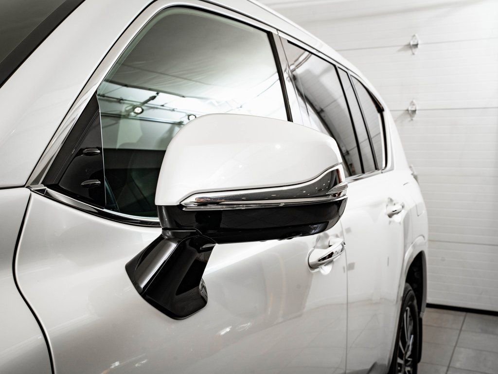 Used 2024 White Pearl Lexus 600 Premium image 17