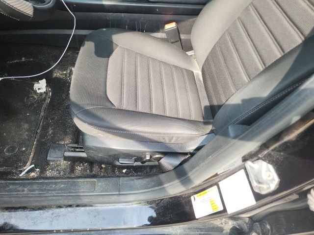 Used 2019 Black Ford SE image 9