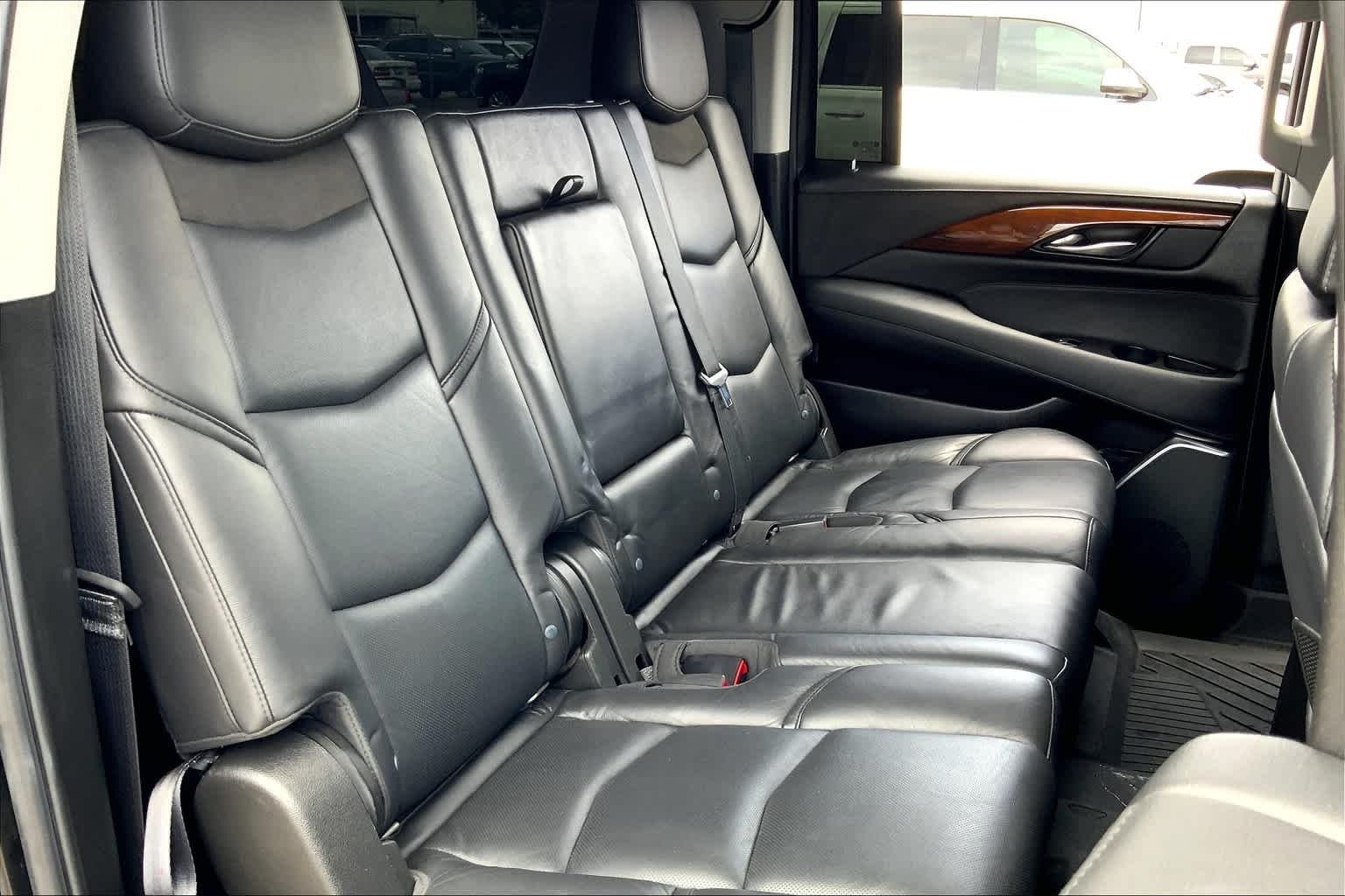 Used 2019 BLACK RAVEN Cadillac Luxury image 20