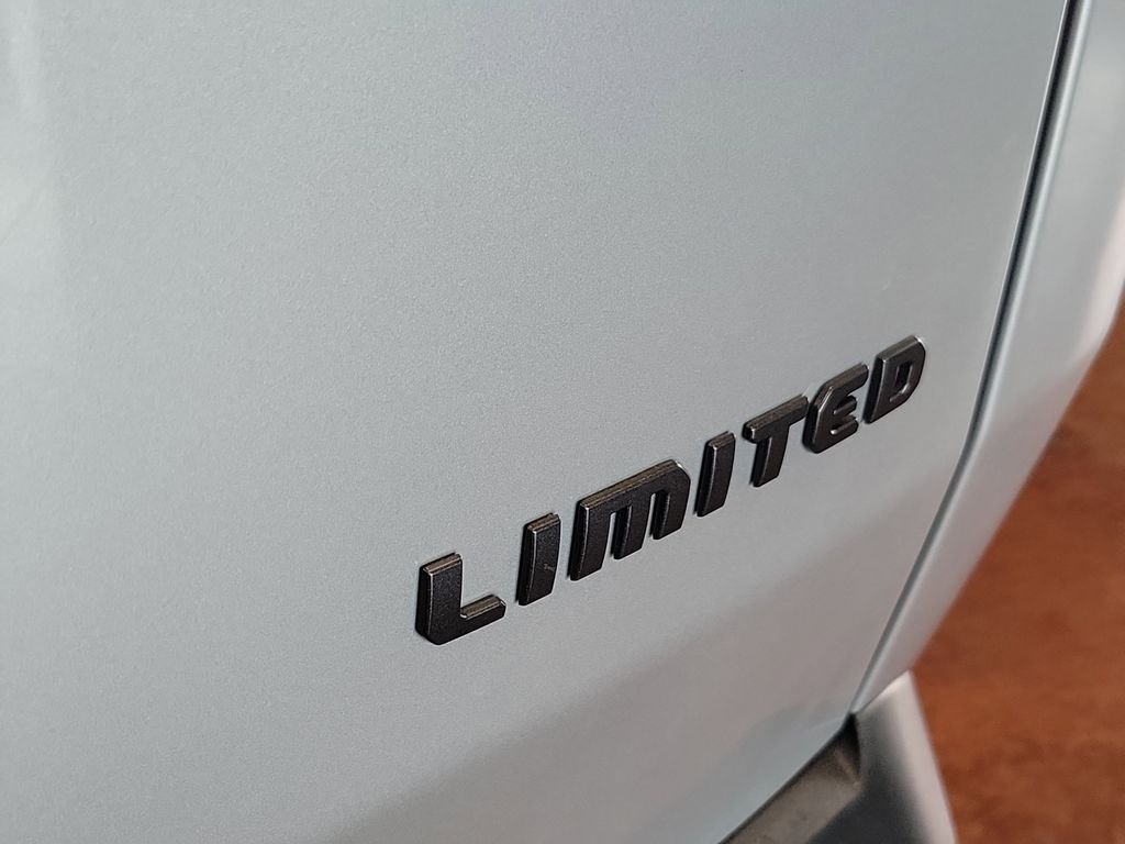 New 2026 Silver Zynith Clear-Coat Exterior Paint Jeep Limited image 9