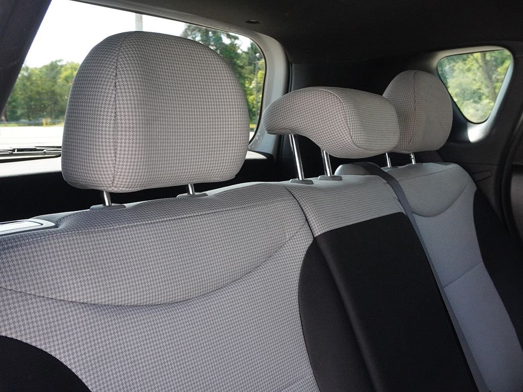 Used 2018 White Kia Base image 24