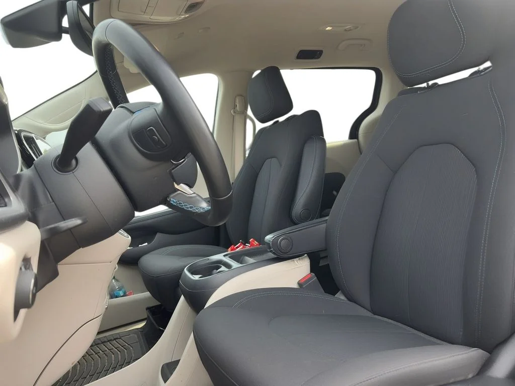 Used 2021 Black Chrysler Touring image 6