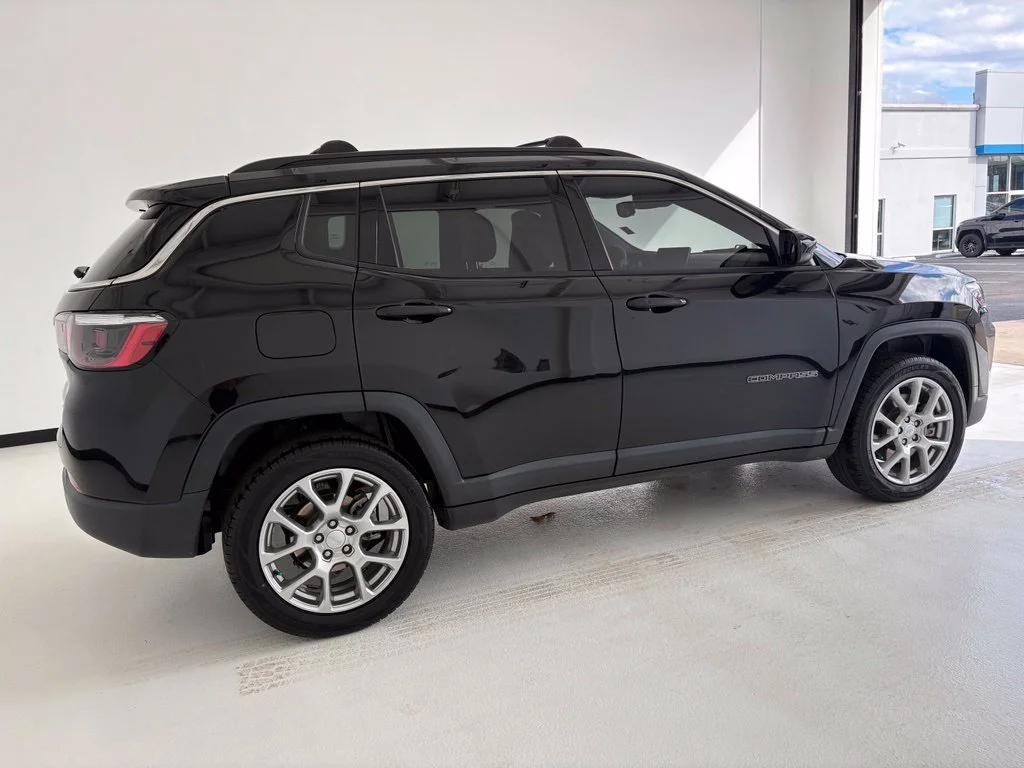 Used 2024 Black Jeep Latitude Lux image 20