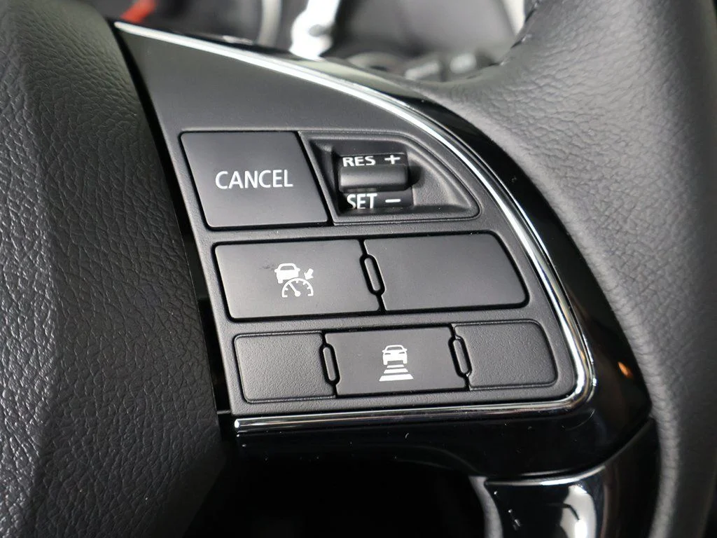New 2026 White Mitsubishi SE image 46