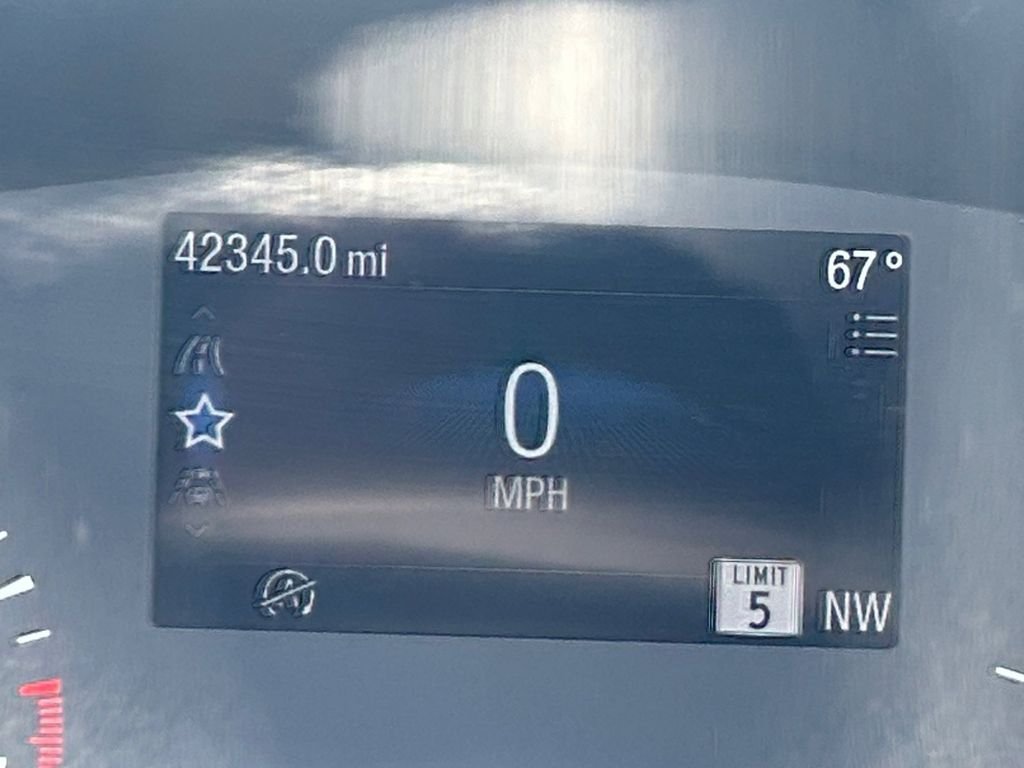 Used 2022 White Ford SE image 19