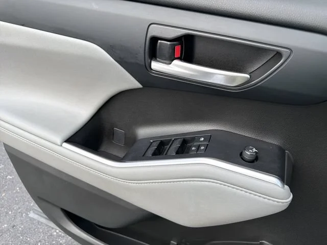 Used 2021 Silver Toyota XLE image 22